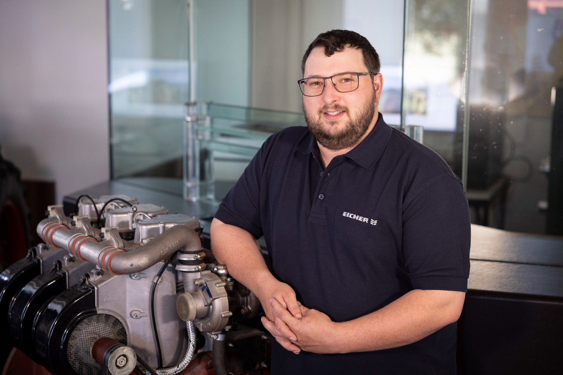 Stefan Bauer Mitarbeiterfoto Mitarbeiter der Eicher Vertriebs GmbH in der Teileberatung