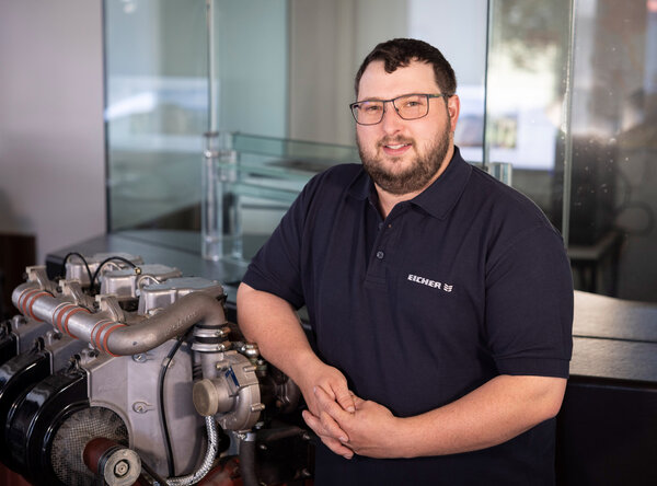 Stefan Bauer Mitarbeiterfoto Mitarbeiter der Eicher Vertriebs GmbH in der Teileberatung