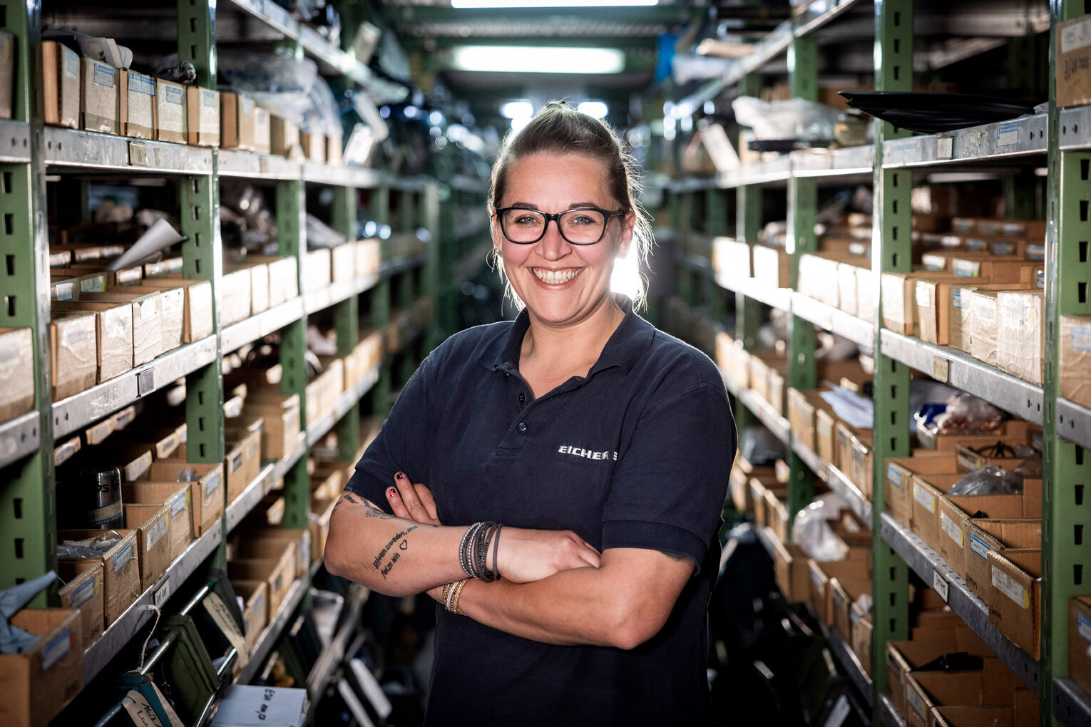 Eicher Mitarbeiter im Ersatzteillager Mitarbeiter im Ersatzteillager der Eicher Vertriebs GmbH
