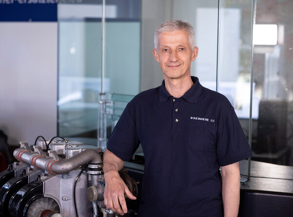 Eicher Mitarbeiter Portrait  Mitarbeiter Peter Schmid der Eicher Vertriebs GmbH im Portrait