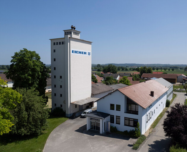 Eicher Firmengebäude in Ganacker Außenansicht des Gebäudes der Eicher Vertriebs GmbH