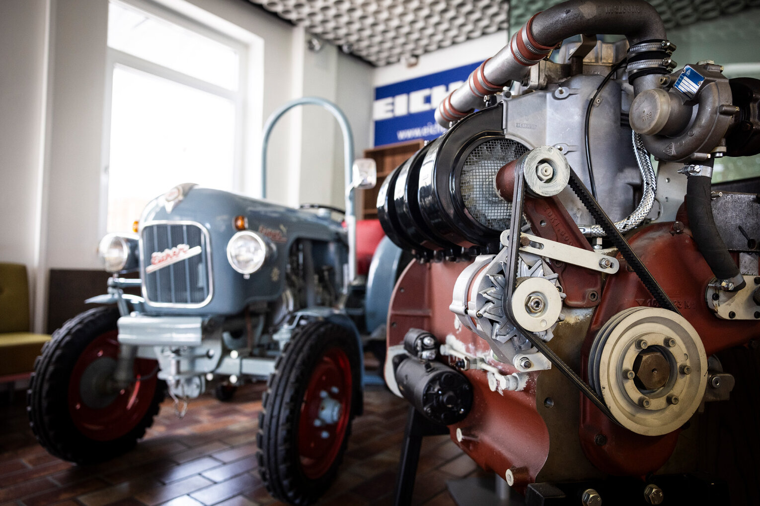 EICHER Motorenmontage Montagearbeiten an einem EICHER Traktor Motor